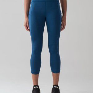 Lululemon blue poseidon sole training leggings cropped size 6